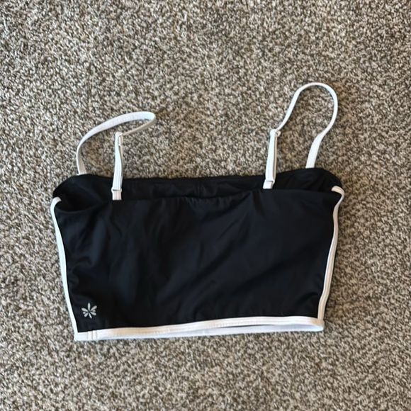 Chic Black and White Alo Inspired Crop Top - Picture 3 of 5